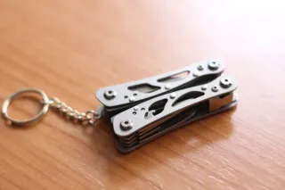 Multiherramienta Alicates Compacta.