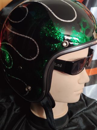Casco metal flake . FL skull green S