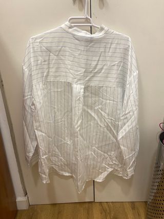 Camisa oversize blanca rayas azules