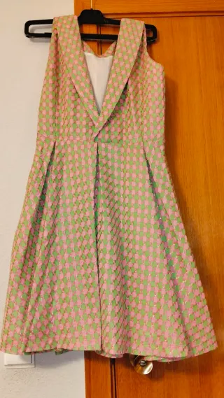 Vestido nuevo talla 40 Pequeño defecto corregido.