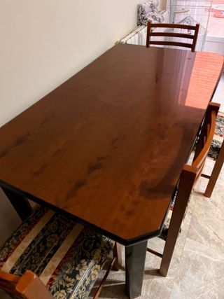 Mesa de comedor madera y tela