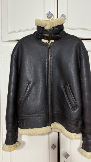 Cazadora de vuelo de piel y lana merina.