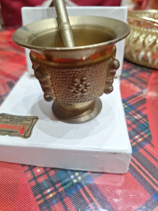 Mortaio e pestello in ottone