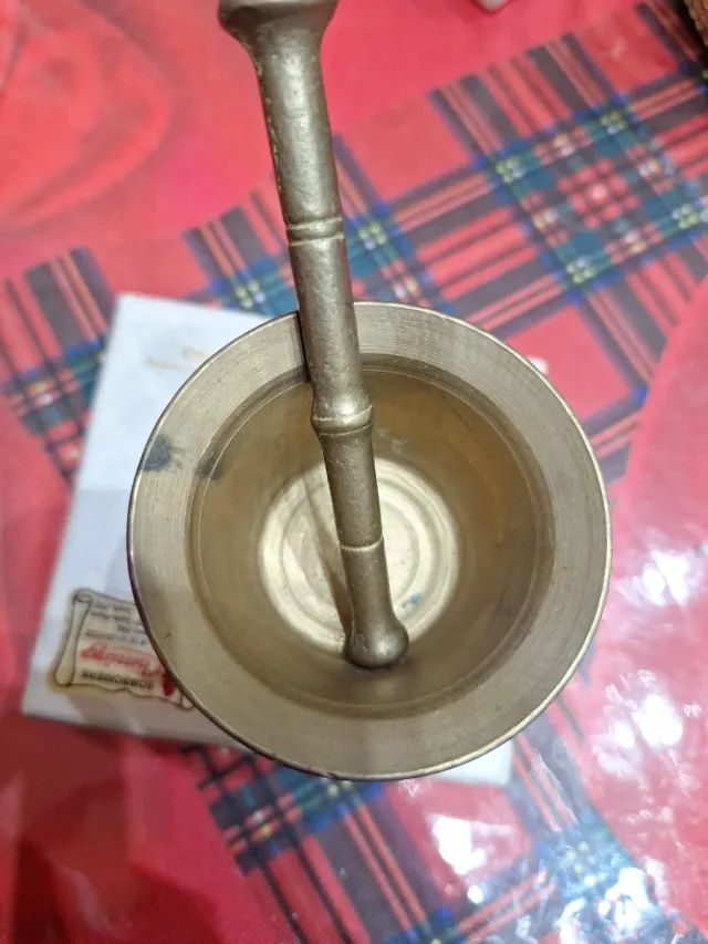 Mortaio e pestello in ottone