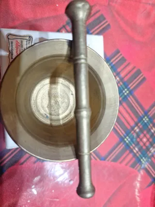 Mortaio e pestello in ottone