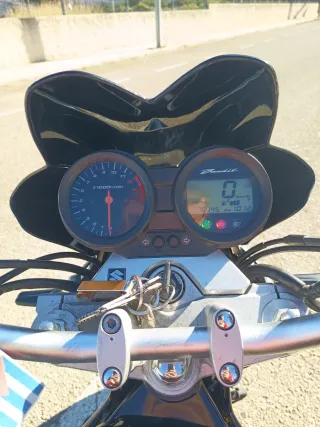 Suzuki Bandit GSF 650 Negra