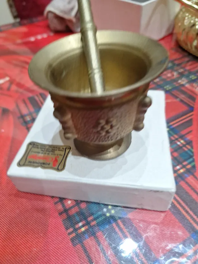 Mortaiolo e pestello in ottone