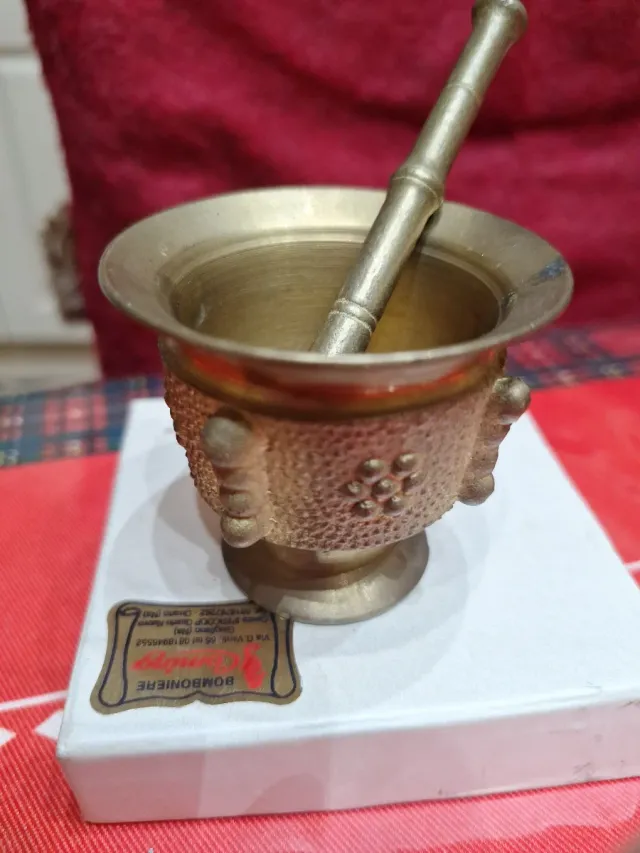 Mortaiolo e pestello in ottone
