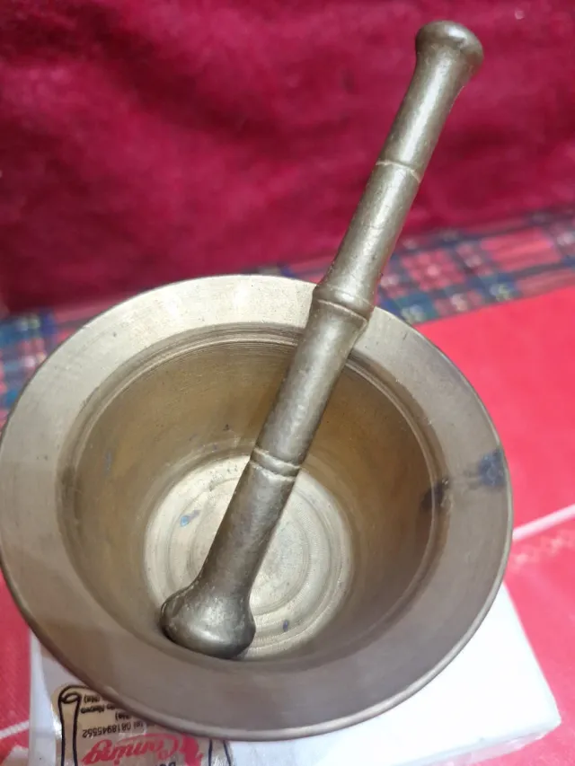 Mortaiolo e pestello in ottone