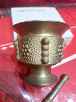 Mortaiolo e pestello in ottone