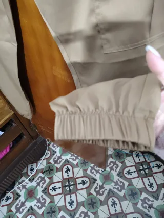 Pantalón cargo unisex beige