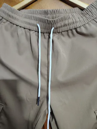 Pantalón cargo unisex beige