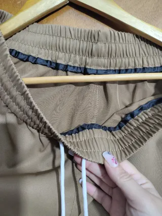 Pantalón cargo unisex beige