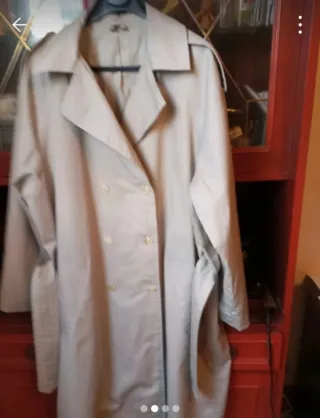 Gabardina beige hombre impecable