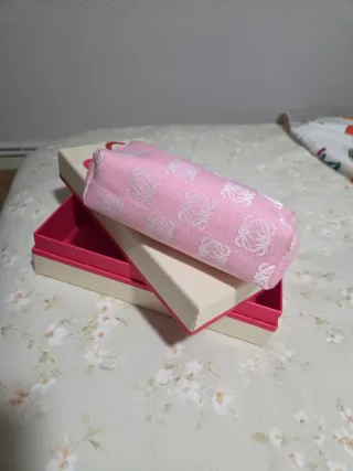 Neceser Loewe rosa monograma