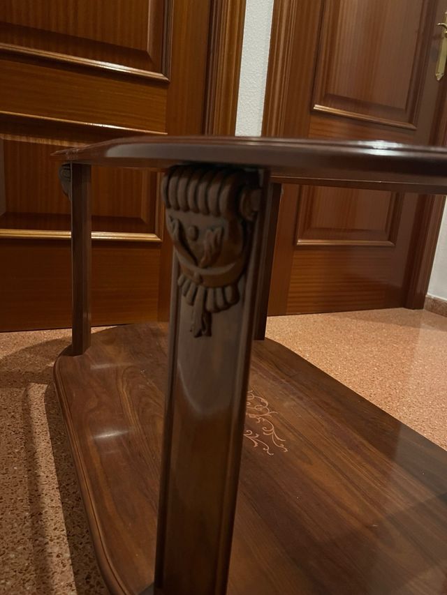 Mesa de comedor ovalada de cristal y madera