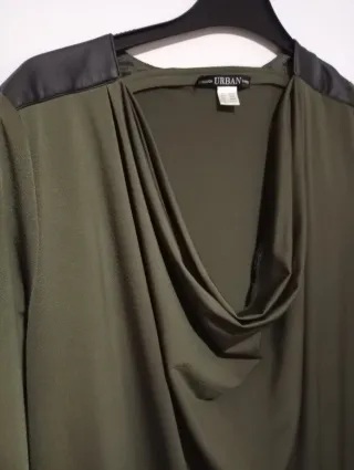 Mono verde militar mujer