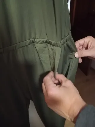 Mono verde militar mujer