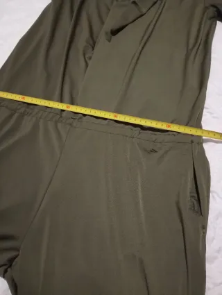 Mono verde militar mujer