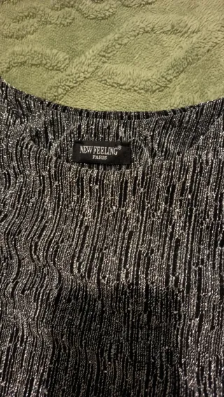 Blusa NEW FEELING plateada y negra