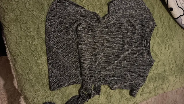 Blusa NEW FEELING plateada y negra