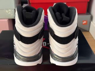 Jordan 8 Retro Bugs Bunny Rojo Blanco