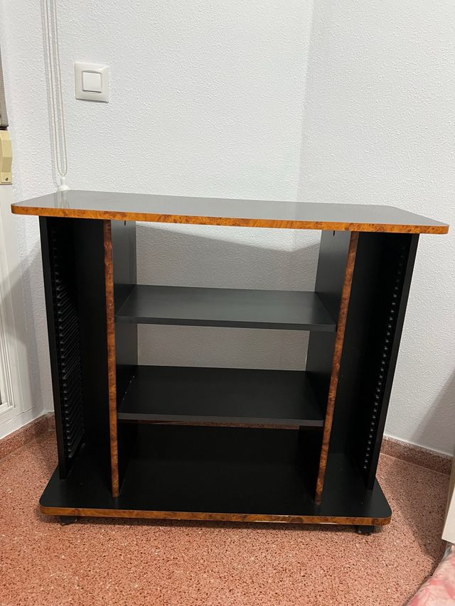 Mueble TV negro y marrón