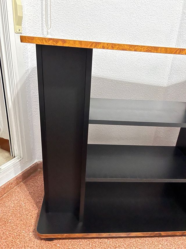 Mueble TV negro y marrón