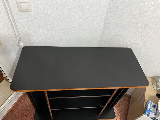 Mueble TV negro y marrón