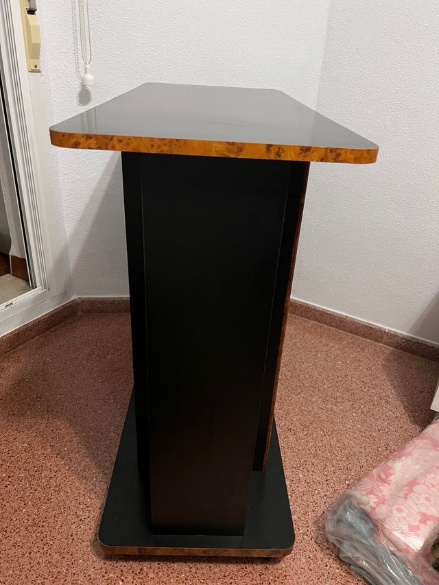 Mueble TV negro y marrón