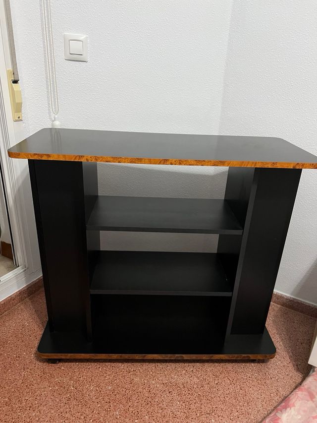 Mueble TV negro y marrón