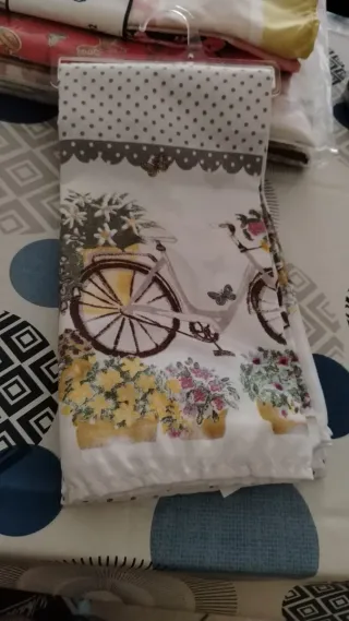 Tovaglia da tavola con stampa floreale e 12 posti