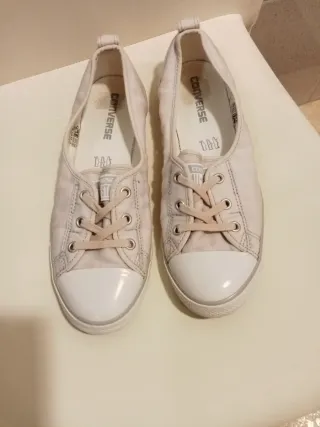 Converse Beige y Blancas