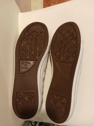 Converse Beige y Blancas