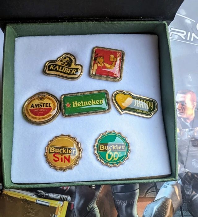 Lote de 7 pines de cerveza: Kaliber, Amstel, Heine