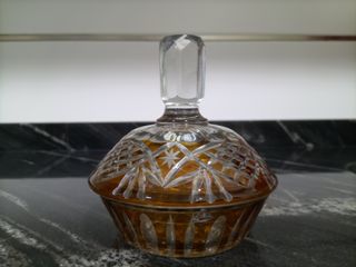 Joyero de cristal tallado ámbar