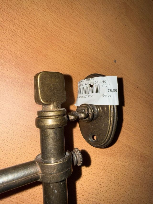 Escobilla y portacepillos de baño