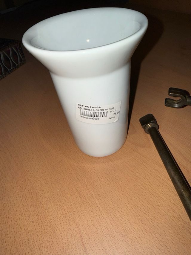 Escobilla y portacepillos de baño