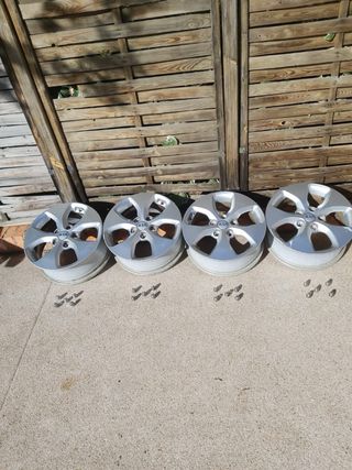 Llantas KIA 16 aluminio + tornillos