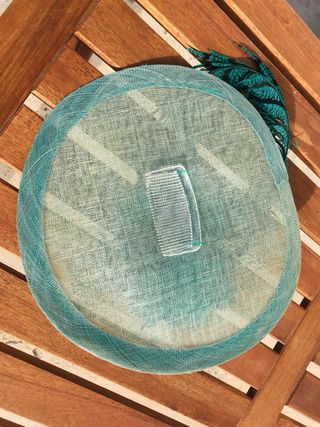 Tocado de fiesta con plumas