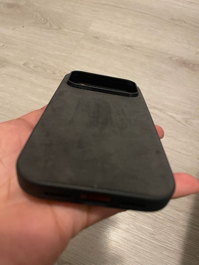Funda iPhone 17 Pro Alcántara Negra