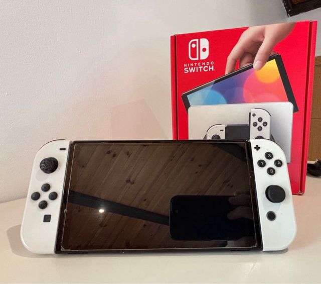 Nintendo Switch OLED Blanca y Negra