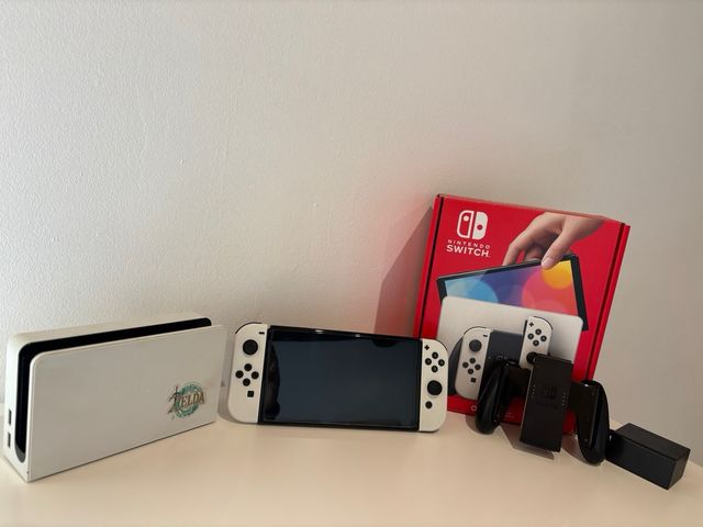 Nintendo Switch OLED Blanca y Negra