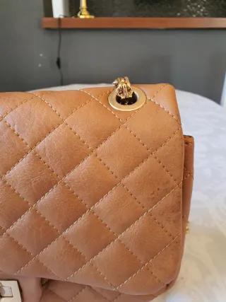 Bolso acolchado color Camel