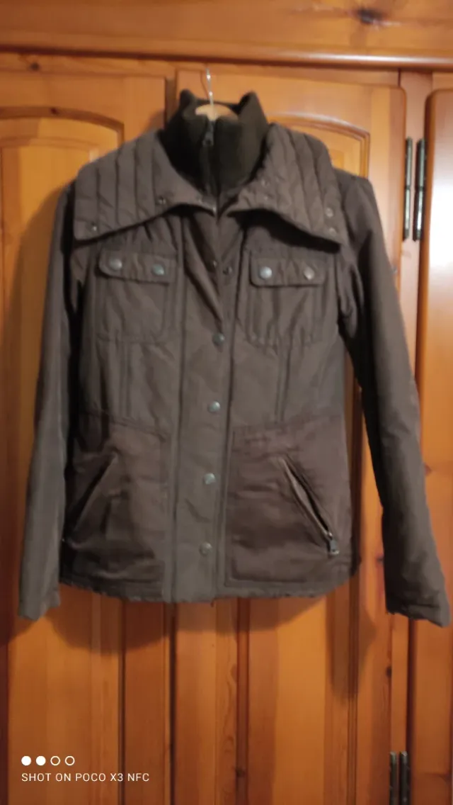 Chaqueta marrón acolchada