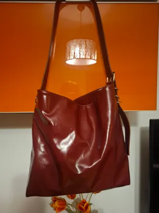 Bolso de hombro granate Stradivarius