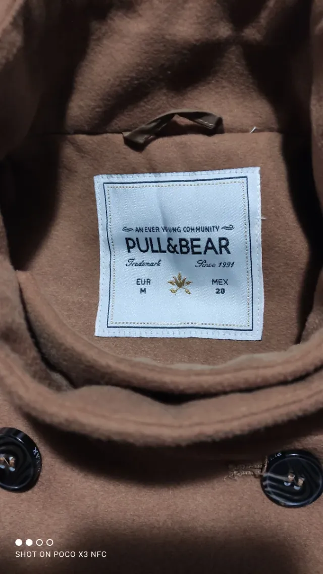 Abrigo marrón de doble botonadura