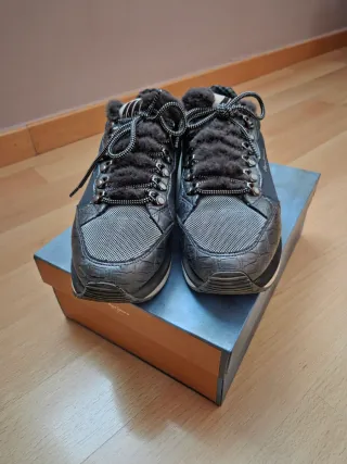 Zapatillas de chica color azul marino y gris