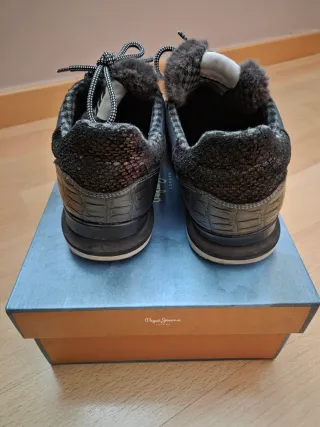 Zapatillas de chica color azul marino y gris