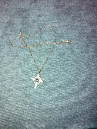 Collar con colgante de oro y plata